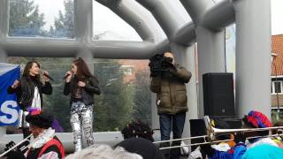 Sinterklaas intocht Zeist Buddy Vedder en Sarah amp Julia in Zeist 2016 [upl. by Kieryt]