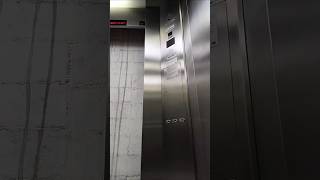 Depois desse vídeo ele nunca mais anda de elevador 😂😂 shots curiosidades react humor medo [upl. by Darnoc973]