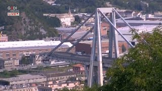 Ponte Morandi scricchiola uno dei due monconi ferme operazioni di recupero [upl. by Ibed]