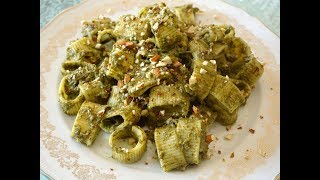 Calamarata al pesto di friarielli  Le video ricette di Lara [upl. by Gianina948]