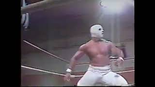 WWC El Super Medico 3 vs TNT  Savio Vega 1990 [upl. by Tnemelc311]