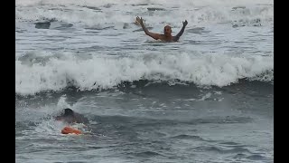 Rescates en el agua Villa Gesell Los guardavidas con mucho trabajo Un aplauso [upl. by Sung987]