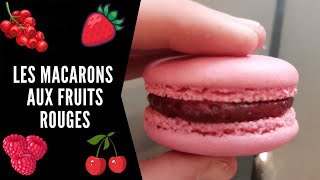 Macarons aux fruits rouges  Meringue Française [upl. by Krystalle]