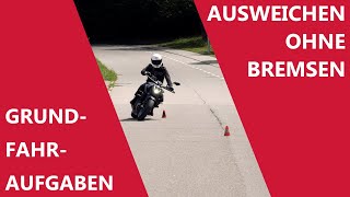 Ausweichen ohne Bremsen Grundfahraufgaben Motorrad Führerschein [upl. by Akilam652]