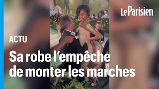 Met Gala  impossible de monter les marches pour Tyla et sa robe en sable [upl. by Ived]