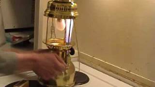 Lighting a Petromax lantern using the quotRapidquot preheater [upl. by Genesia]