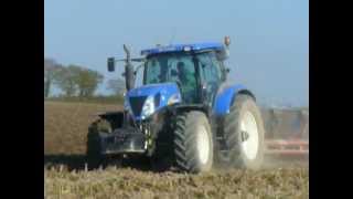 labour avec new holland T7060 [upl. by Akiemahs]