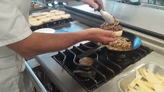 cours de cuisine  Hamburger maison [upl. by Nabalas]