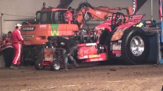 Rolls Royce Griffon Power Indoor Tractor Pulling Zwolle 2014 [upl. by Sema]