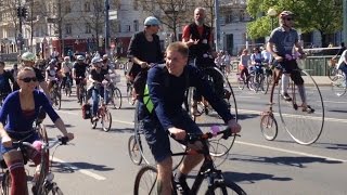 🚲 200 Jahre Fahrrad  Die Jubiläumsjahr Radparade Wien 2017 [upl. by Merrily337]