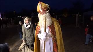 Der Nikolaus beschenkte die Kinder am 6 Dezember 2017 am Neutorplatz [upl. by Aicilet]