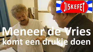 Jiskefet  Meneer De Vries komt een drukje doen [upl. by Derman]