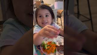 Siena explicando las comidas 🤣❤️😍 multiculturalfamily family multicultural [upl. by Shea]