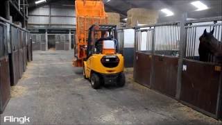 Flingk SVV Stroverdeler voor maneges  Straw spreader  Strohverteiler [upl. by Santos589]