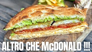 QUESTO SÌ CHE È UN CRISPY CHICKEN Quanto lo pagheresti un panino così Ricetta di Chef Max Mariola [upl. by Naimerej]