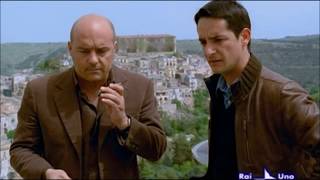 Il commissario Montalbano Escenas graciosas S07 E02 2  Le ali della Sfinge [upl. by Gram]