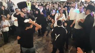 😳✡Judíos ortodoxos bailando en el Muro de los Lamentos Kotel en Jerusalén Israel 🇮🇱 [upl. by Onia961]