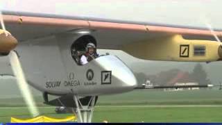 Lavion Solar Impulse senvole vers le Maroc via Madrid [upl. by Darrick]