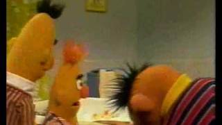 Basjes bad Dutch Bert amp Ernie [upl. by Elleinnad958]