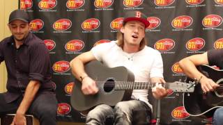 Morgan Wallen  quotWhiskey Glassesquot  Live in the Lobby [upl. by Eirrod]