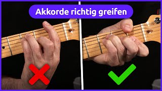 Akkorde richtig greifen 🎸 Gitarre lernen mit music2me [upl. by Adnalahs]