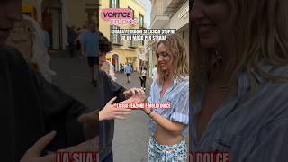 Chiara Ferragni si lascia sorprendere da un mago per strada guarda la sua reazione [upl. by Anilah]