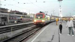 Schnellzug Express train quotDaciaquot D347 WienBucuresti at Wien Westbhf [upl. by Yelruc]