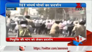 Lucknow Police lathicharge TET students protesting for jobs [upl. by Rosina]