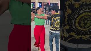 No te cansarás de verlos bailar esa canción youtubeshortsvideo baile 956valley dancemusic [upl. by Vinia]