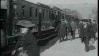 1895 LA LLEGADA DEL TREN HERMANOS LUMIÈRE [upl. by Helbonnah417]