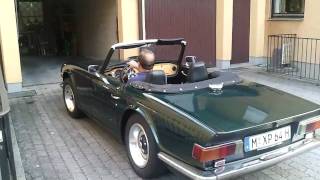 Triumph TR6 Startup and Sound [upl. by Nihcas953]