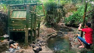 Satu Hari Membangun Tempat Berkemah di Tepi Sungai  Mendirikan Shelter Bambu dan Membuat Tungku [upl. by Annahsohs599]