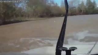 Russen fliegen mit dem Auto in einen Fluss und haben die Ruhe weg [upl. by Caressa690]