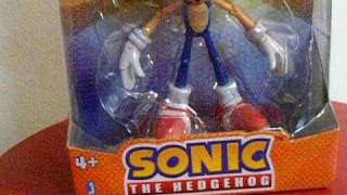 Sonic the Hedgehog Super Poser and 35 inch Tails figures by Jazwares [upl. by Nanerb]