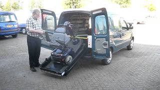 Scootmobiel in renault kangoo takelen [upl. by Aicram]