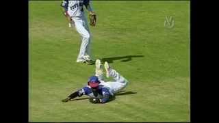 Jugadón de Odubel Herrera en el center Field Juego Extra Tiburones Leones LVBP 20142015 [upl. by Blus]