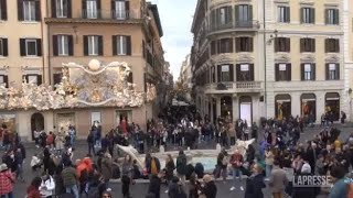 Saldi primo giorno di offerte a Roma le impressioni dei consumatori [upl. by Annatsirhc]