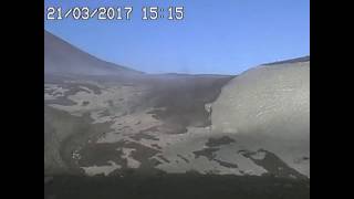 Activité effusive sur le volcan Etna 21 mars 2017 [upl. by Airdnax]