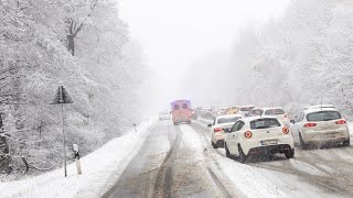 Winter in Hessen Eis und Schnee sorgen für zahlreiche Verkehrsunfälle [upl. by Tuchman380]