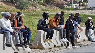 Tunisie  les migrants subsahariens inquiets après le discours de Saied [upl. by Averir]