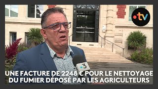 Ce maire réclame 2248 euros aux agriculteurs pour le nettoyage du fumier déposé devant la mairie [upl. by Nnahs]