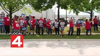 UAW automakers continue negotiations as strike deadline approaches [upl. by Marven]