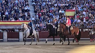 SAN ISIDRO 2024 8va de feria  Paseíllo de Pablo Hermoso de Mendoza Lea Vicens y Guillermo Hermoso [upl. by Henka]