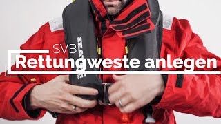 Rettungsweste richtig anlegen – so wird’s gemacht  SVB [upl. by Espy]