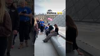 Dormir sur les gens au Louvre 😂😂🥰🥰 pourtoi foryou viral fun shorts [upl. by Fidole]