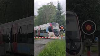 Citadis Dualis  tramtrain au PN 16 de la ligne dEsbly à CrécylaChapelle SNCF [upl. by Hpesojnhoj418]