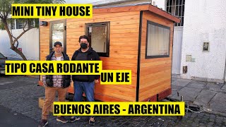 TINY HOUSE Mini Tipo Casa Rodante con Un Eje Revestimiento de Madera y Ventanas Grandes [upl. by Faye]