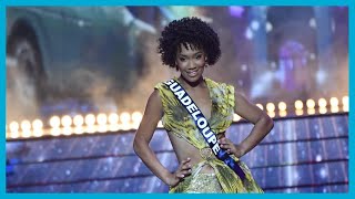 Miss France 2024 Miss Guadeloupe chute en plein show et entraîne une camarade [upl. by Doownil]