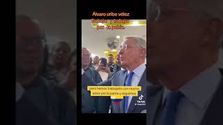 El presidente Uribees recibido con mucha alegría en un centro comercial uribepresidente uribe [upl. by Ashia]