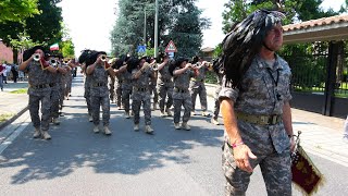 BERSAGLIERI SFILANO A PASSO DI MARCIA PER LE VIE DI ROVATO AL SUONO DELLE FANFARE [upl. by Ayotel8]